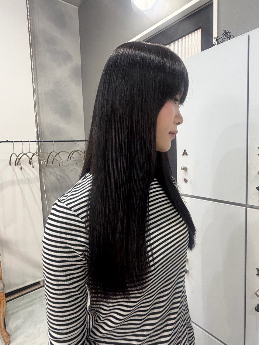 ロング カット ヘアカラー 佐藤 玲杏のヘアスタイル
