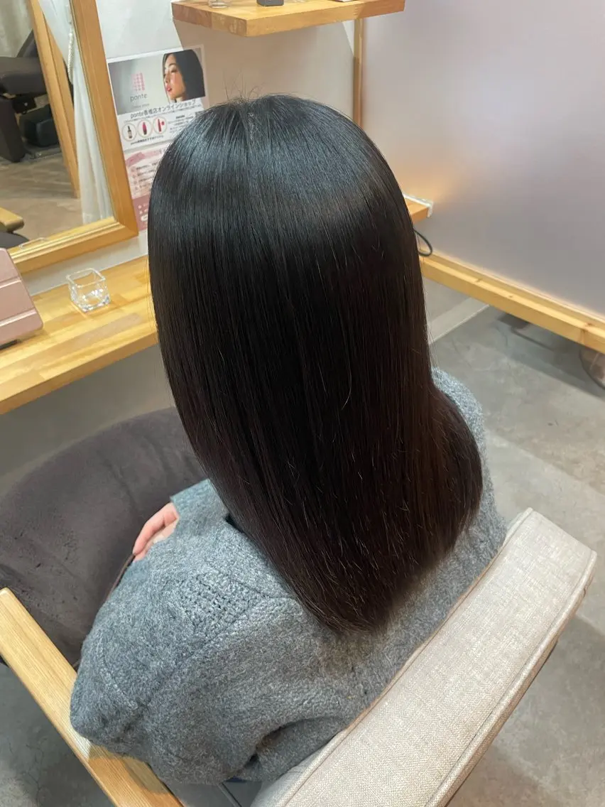 ミディアム モモ 【髪質改善】のヘアスタイル