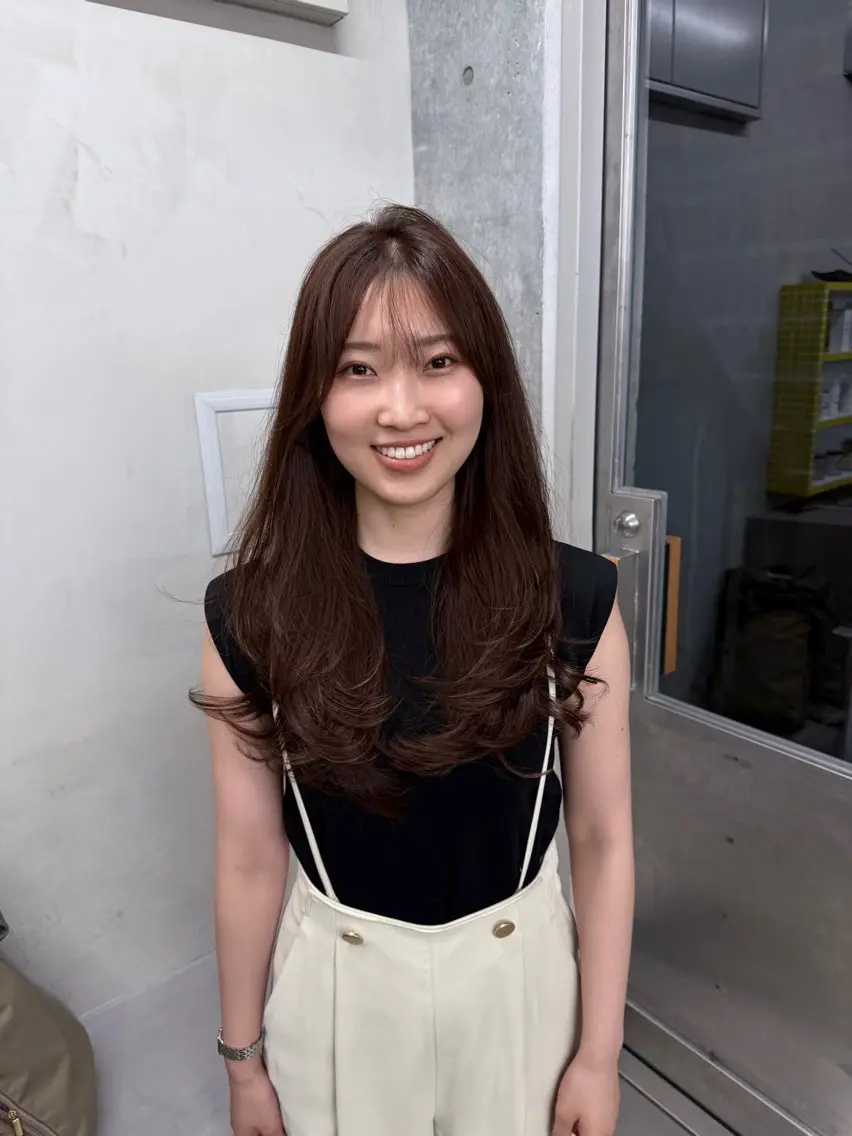 ロング カラー ロングレイヤー アッシュ ベージュカラー ブリーチ 透明感カラー カット ヘアカラー トリートメント 誰より丁寧なカット/ 小林輝/レイヤーのヘアスタイル