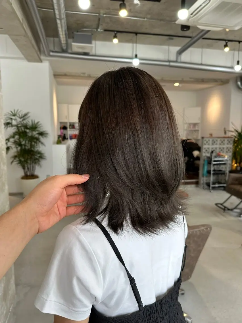 セミロング カラー レイヤーカット カット ヘアカラー トリートメント カイリ /レイヤーカットのヘアスタイル