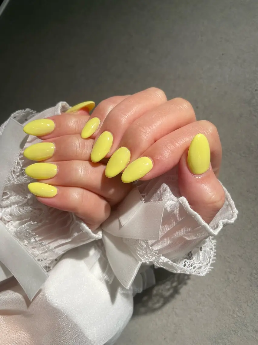 ネイル ワンカラーネイル 黄色 I-nail Moeのネイルデザイン