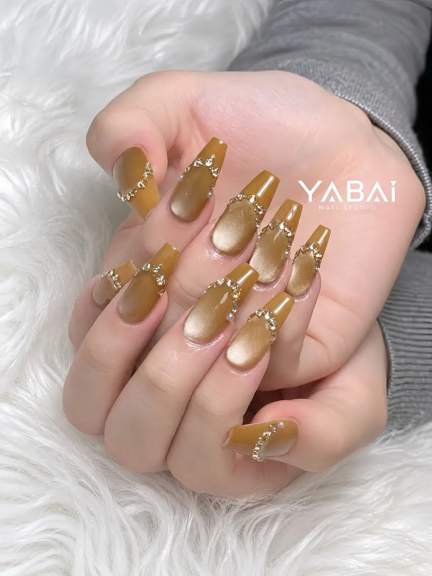 ネイル ブラウン ゴールド ロングネイル マグネットネイル シンプルネイル YABAI NAIL 本通店のネイルデザイン