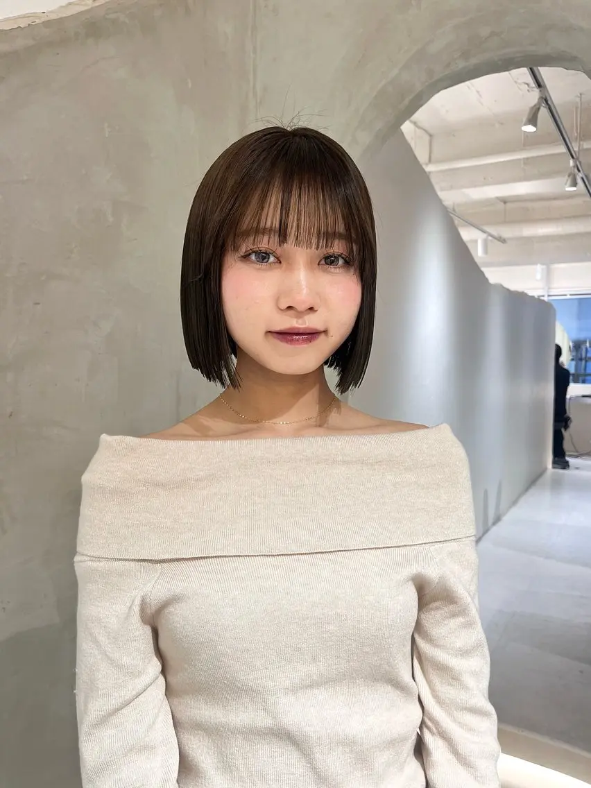 ミディアム 切りっぱなしボブ/ 艶カラー/綾莉のヘアスタイル