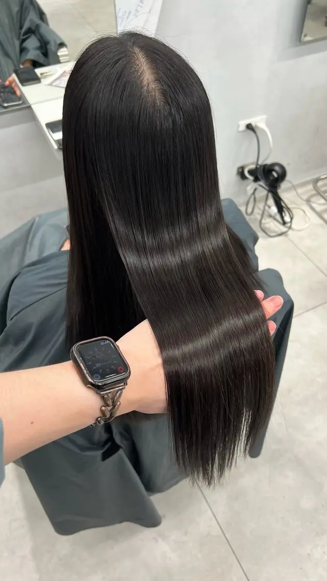 ロング 縮毛矯正 金曜日インナーカラー モデル募集✨️NOAのヘアスタイル