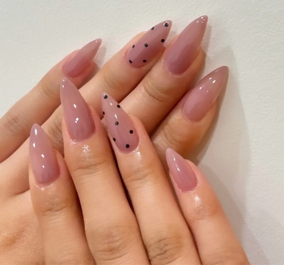 ネイル ドット シンプルネイル ハンドネイル 柿元 美伶のネイルデザイン
