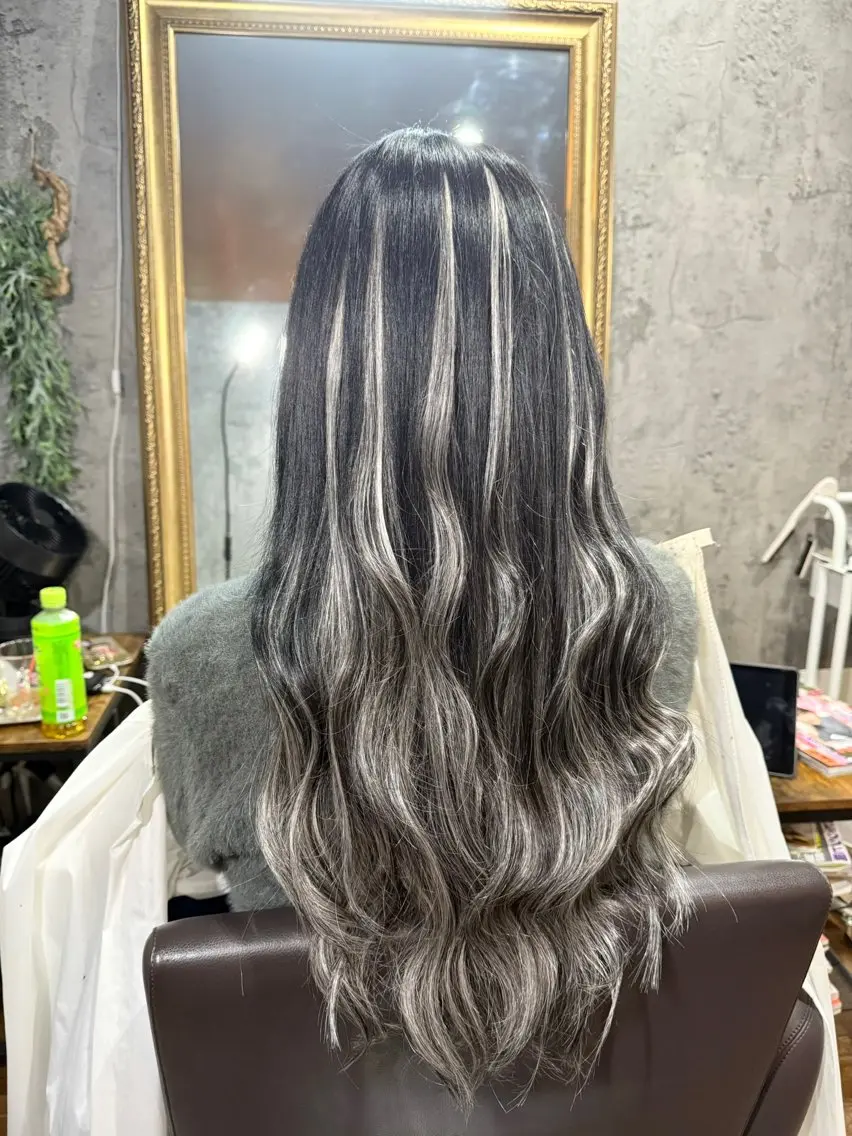 ロング ヘアカラー エクステ Navy （ネイビー）のヘアスタイル