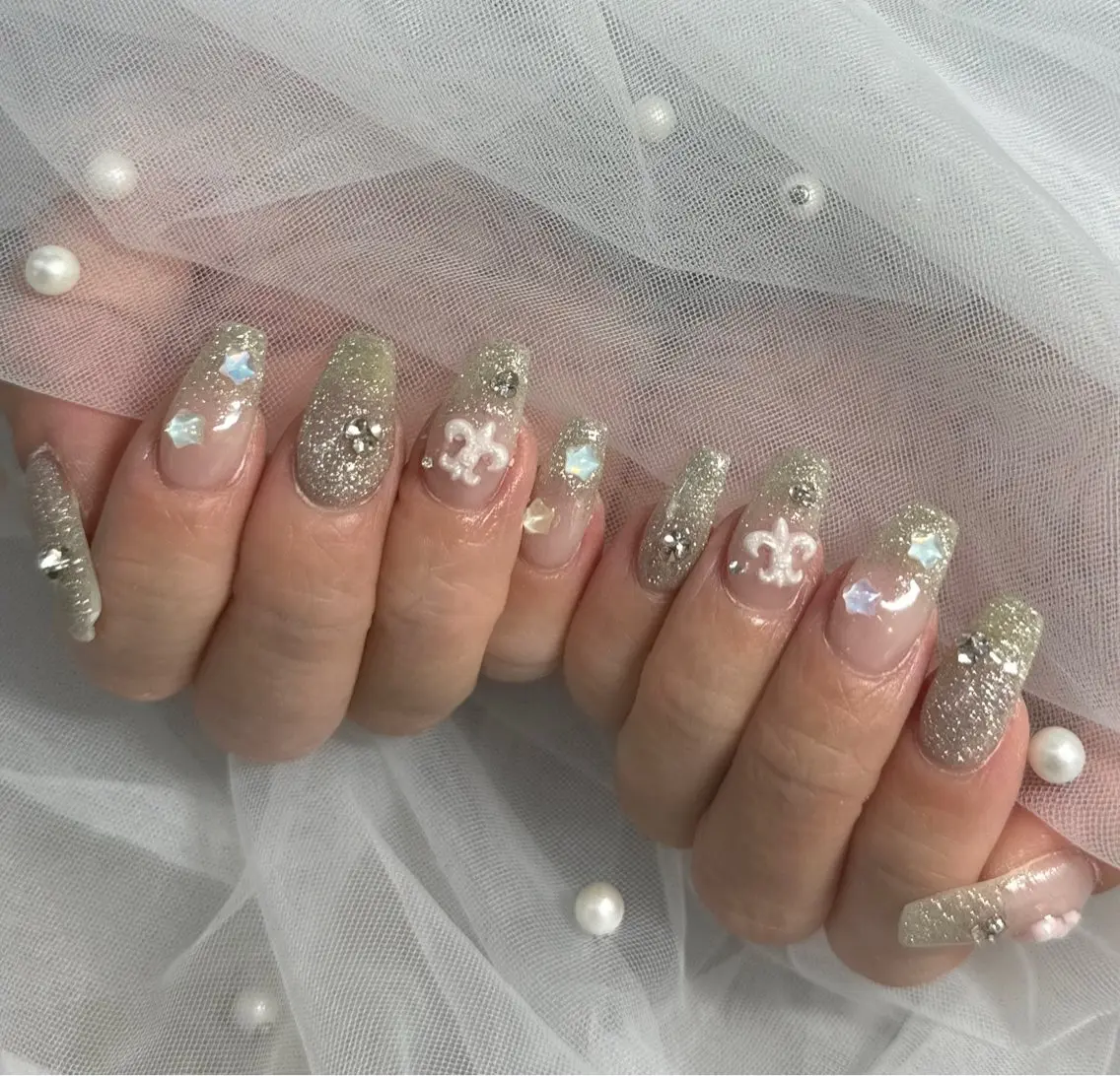 ネイル ハンドネイル フットネイル LAVISH nanamiのネイルデザイン