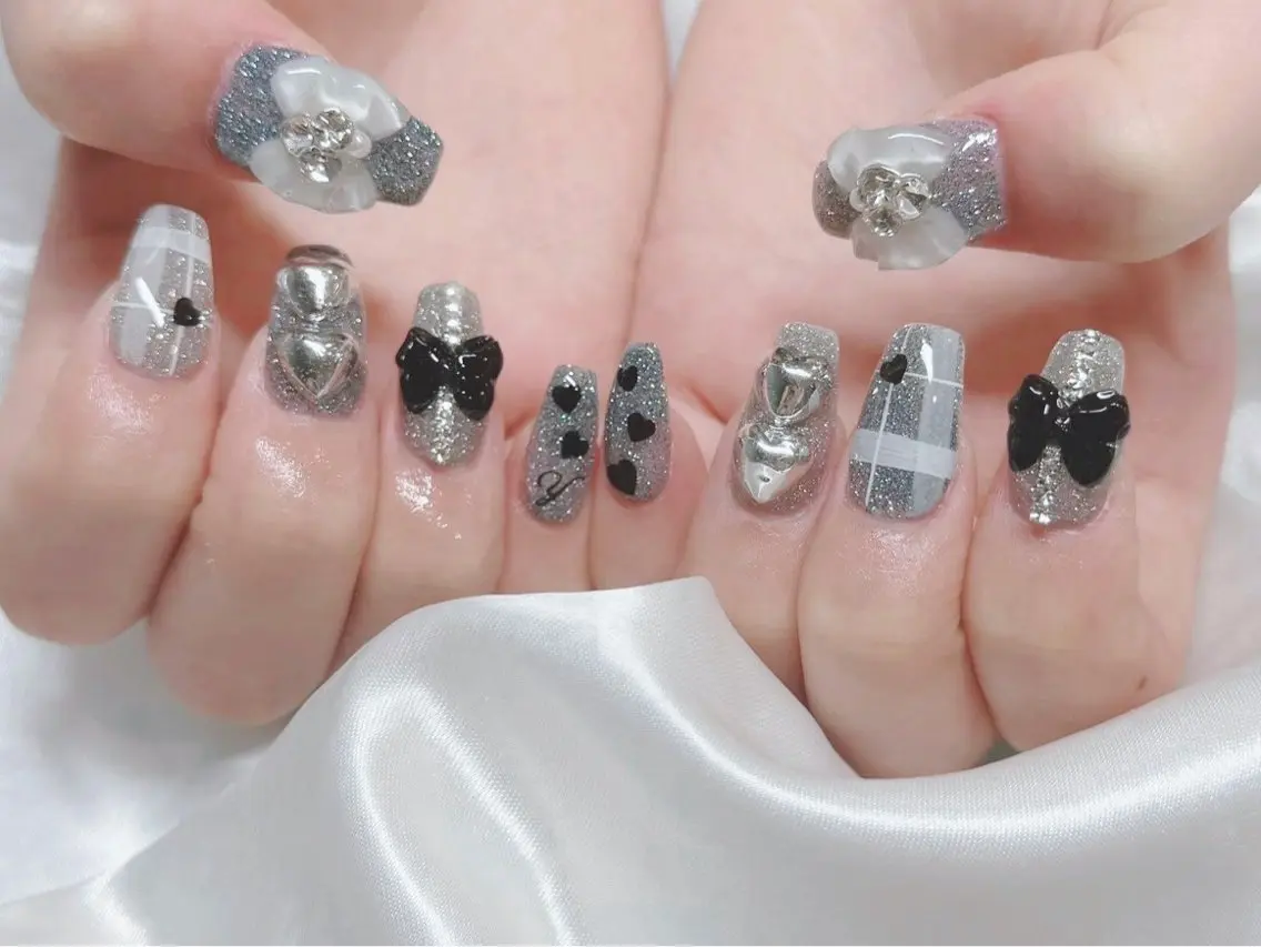 ネイル フラッシュネイル リボン 冬ネイル クリスマス ハンドネイル Nail lieNのネイルデザイン