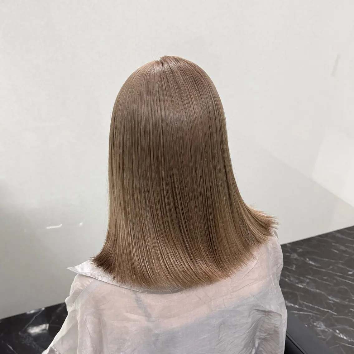 ミディアム カラー ベージュカラー ブリーチ ブロンド デザインカラー グレージュ ヘアカラー トリートメント 天神/ケアブリーチ/ 髪質改善/上質艶髪のヘアスタイル