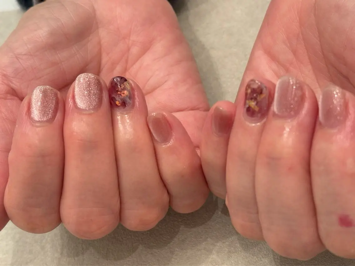 ネイル マグネットネイル ピンク nail salon swaddle 🪽のネイルデザイン