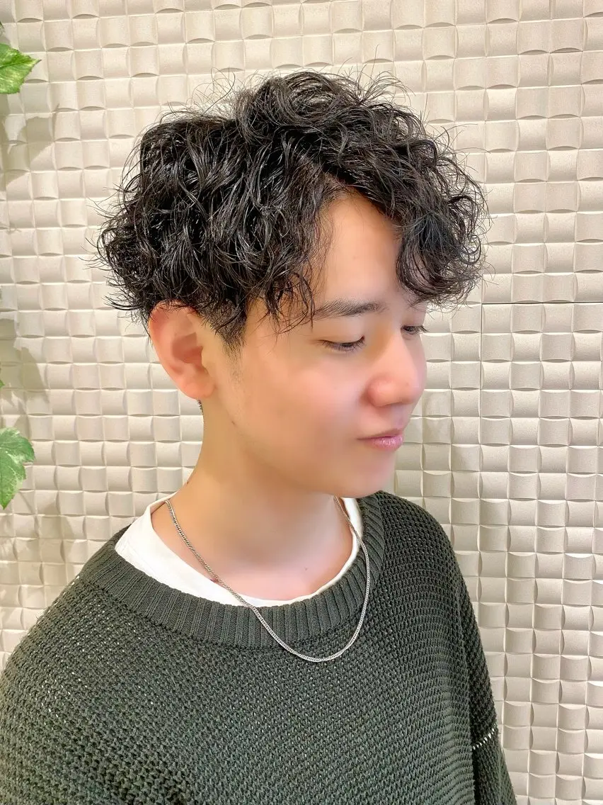 ショート パーマ メンズ メンズパーマ カット パーマ トリートメント ヘアセット 新宿メンズパーマ ヨモギダのヘアスタイル