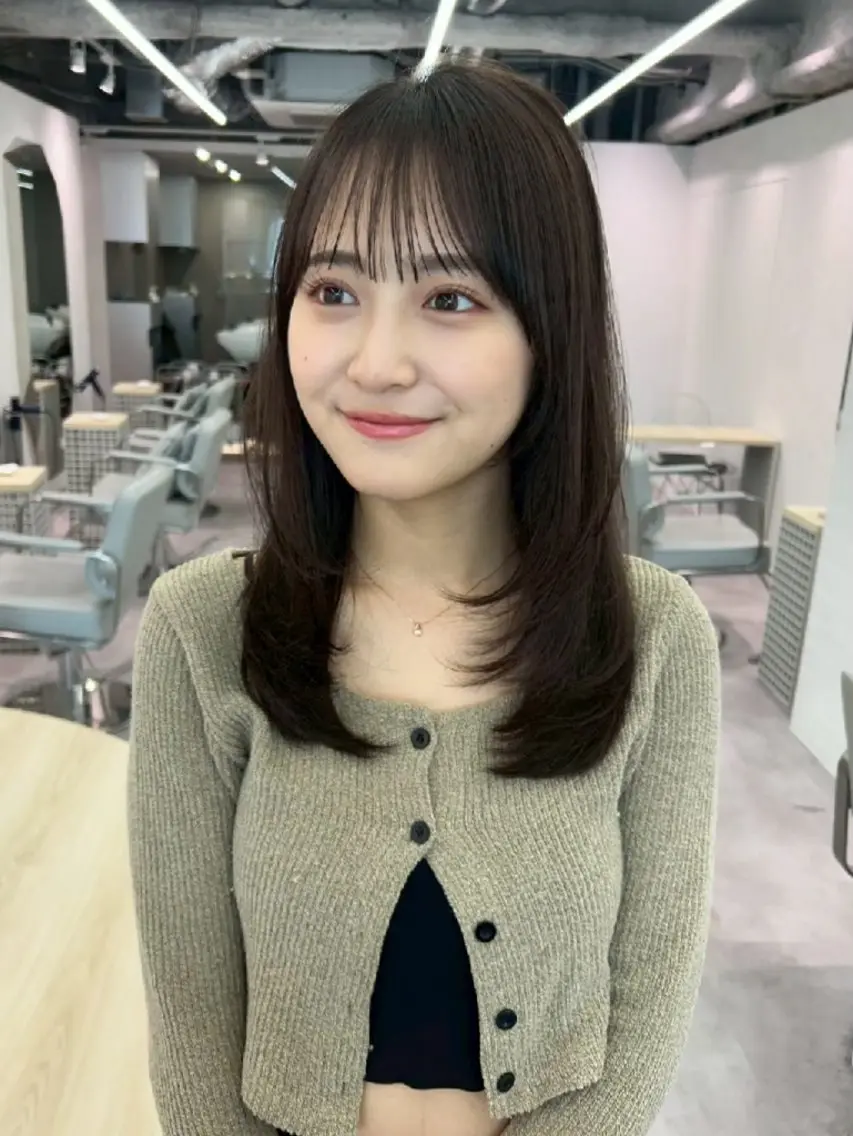 セミロング 井上 日菜子のヘアスタイル