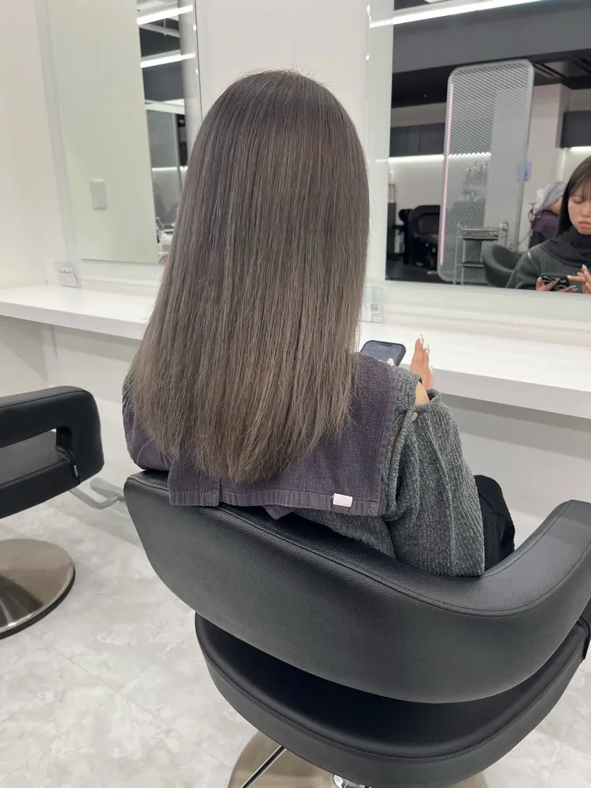 ロング カラー グレージュ シルバー シルバーグレージュ ヘアカラー トリートメント 💖トレンド春夏 カラー💖FUTAのヘアスタイル
