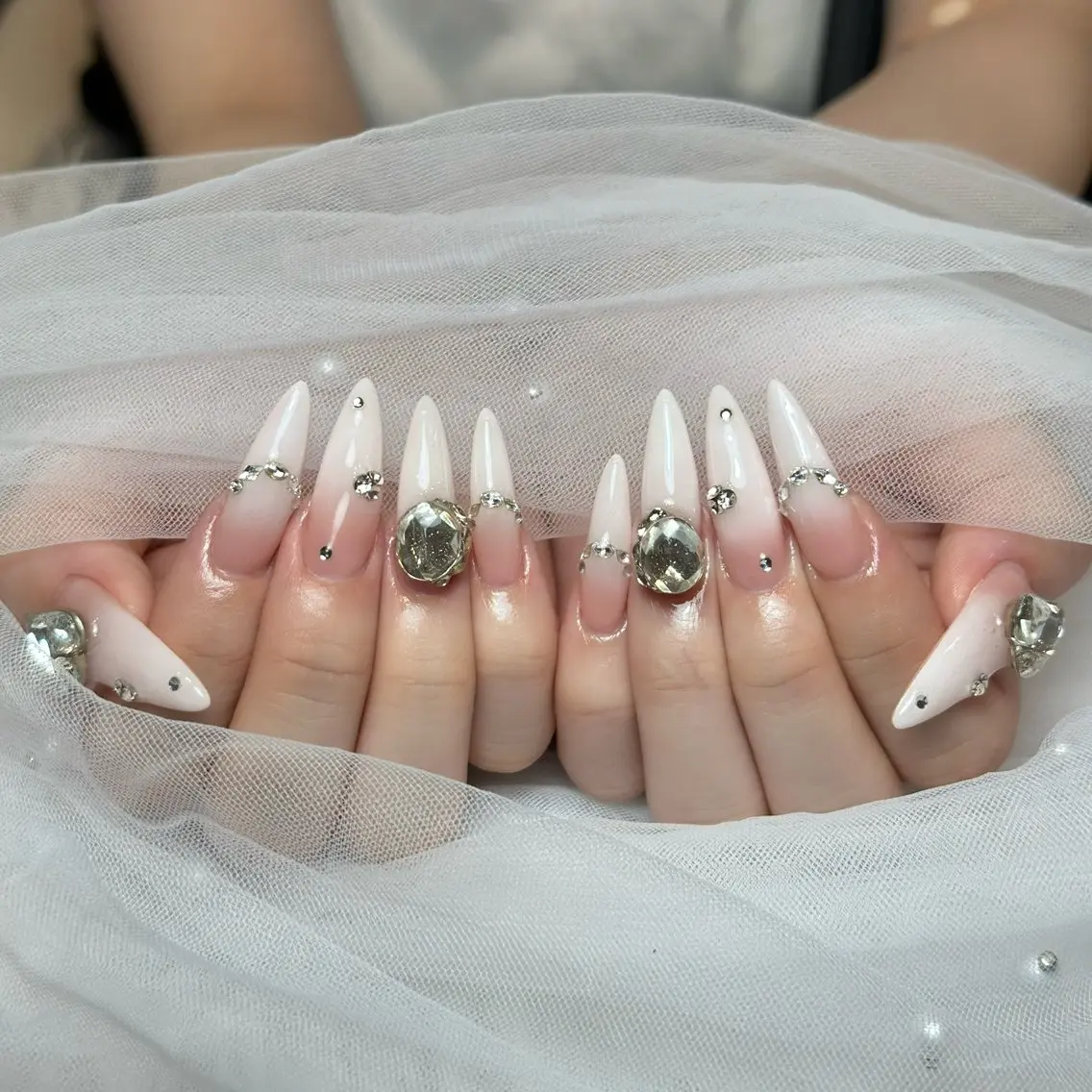 ネイル チークネイル ドット フレンチネイル グラデーション ハート ハンドネイル ハンドケア Eli Muse 新宿ネイルのネイルデザイン