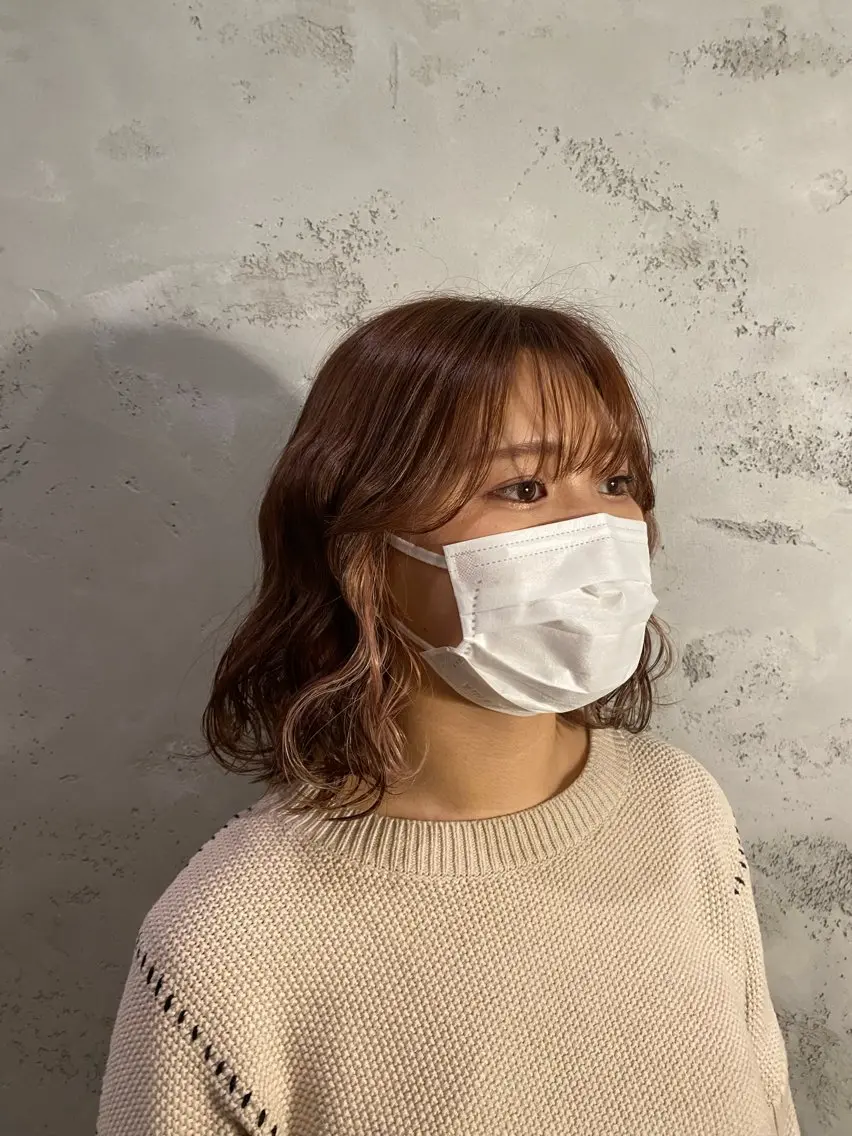 ミディアム ブリーチカラー/ブロ ンドレイヤーカットのヘアスタイル