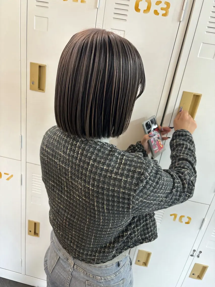ミディアム カラー LOMARLIE JURIAのヘアスタイル