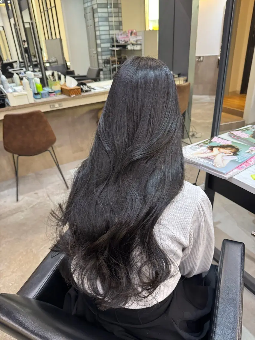 ロング カラー カット ヘアカラー トリートメント 韓国ヘア🇰🇷 YUKINAのヘアスタイル