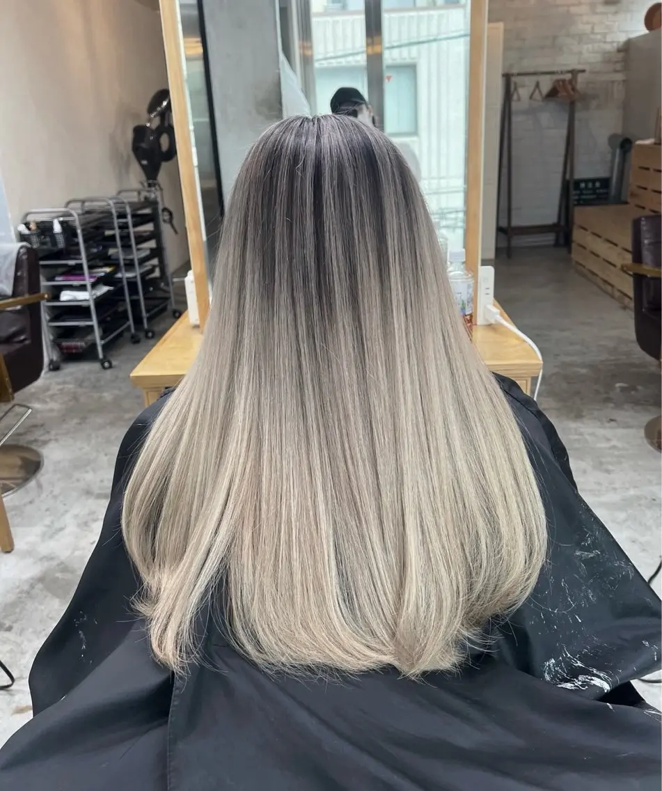 セミロング カラー バレイヤージュ グレージュ レイヤーカット ヘアカラー トリートメント 指名数No.1 /NAOYAのヘアスタイル