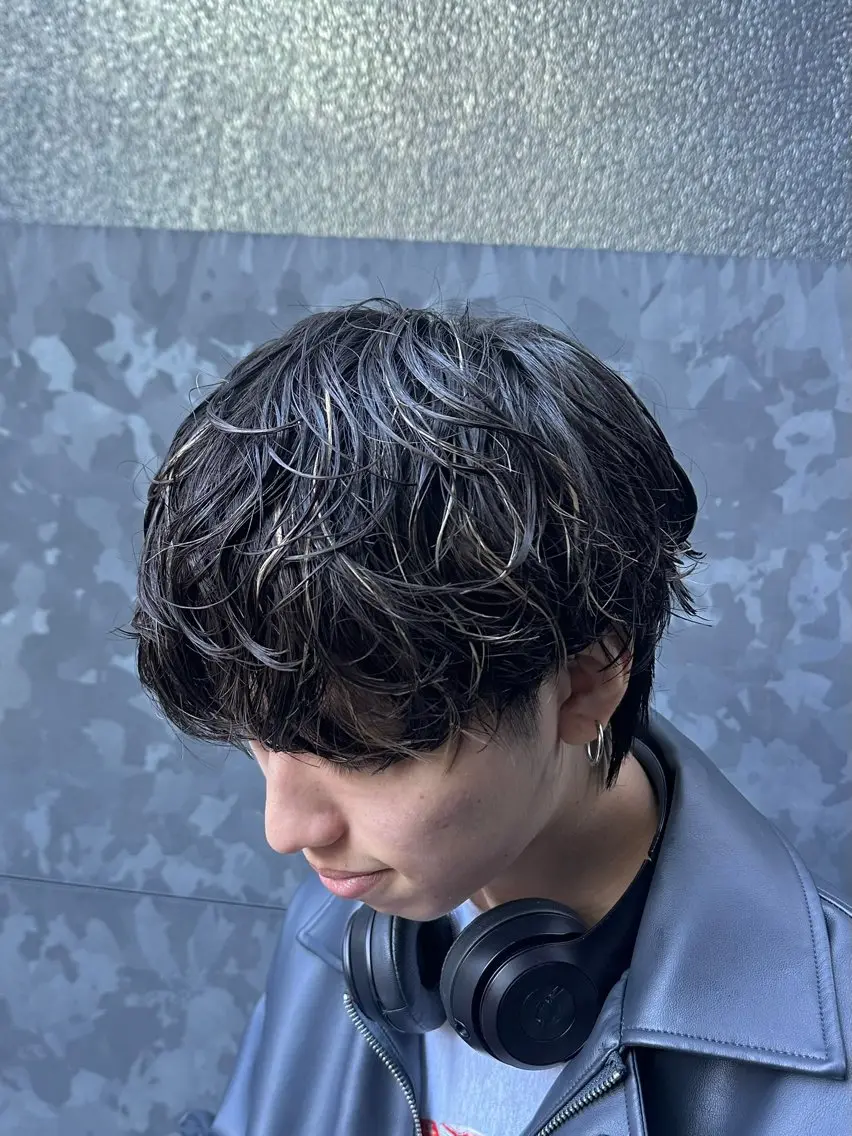 パーマ メンズ 梅田/センターパート 山下学偉のヘアスタイル