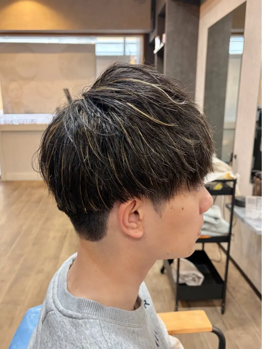 ミディアム ミディアムパーマ ハイライト カット ヘアカラー 田口 慎士のヘアスタイル