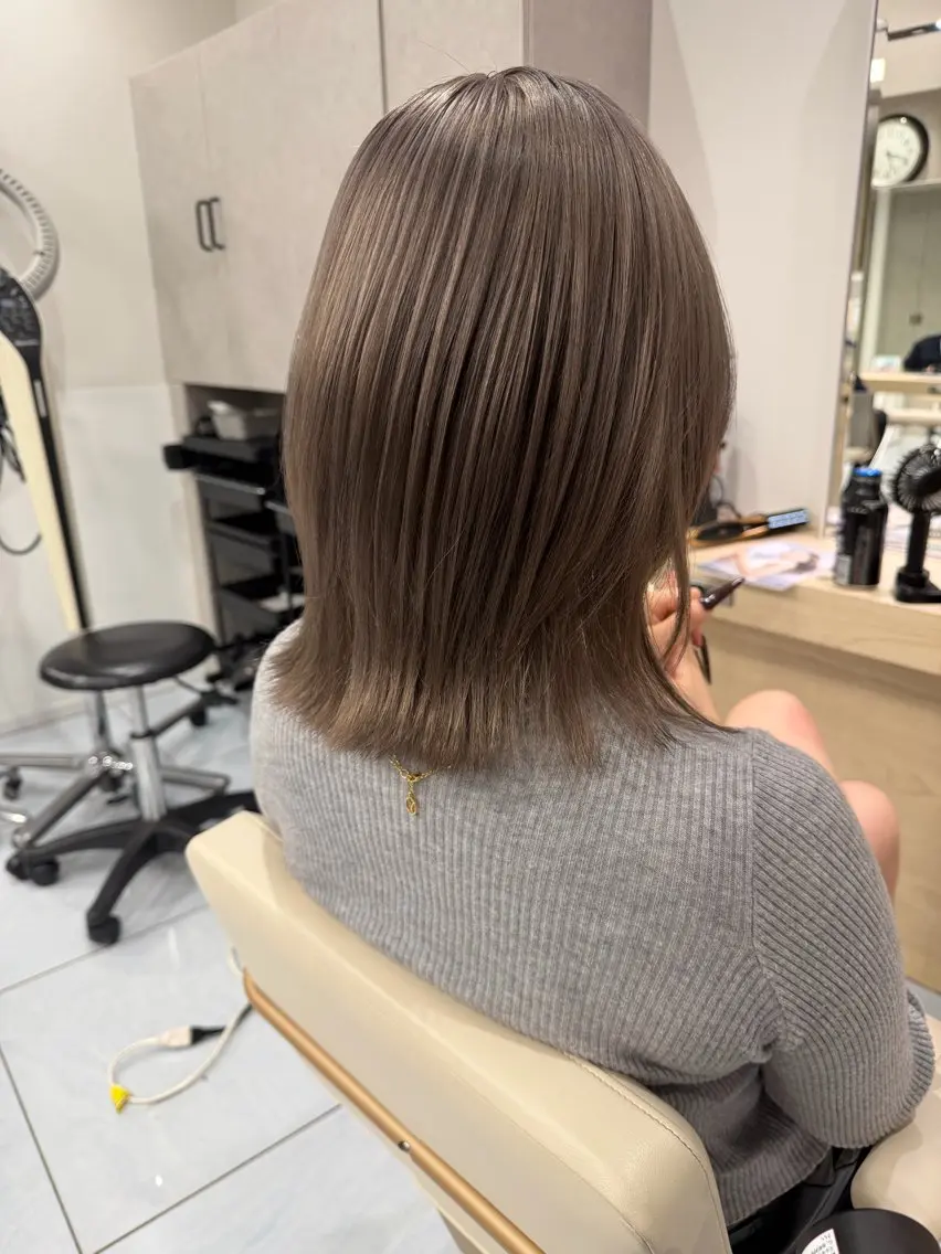 ミディアム カラー ブリーチ 髪質改善 トリートメント カット ヘアカラー トリートメント 髪質改善/縮毛矯正 /レイヤーカット岡部のヘアスタイル