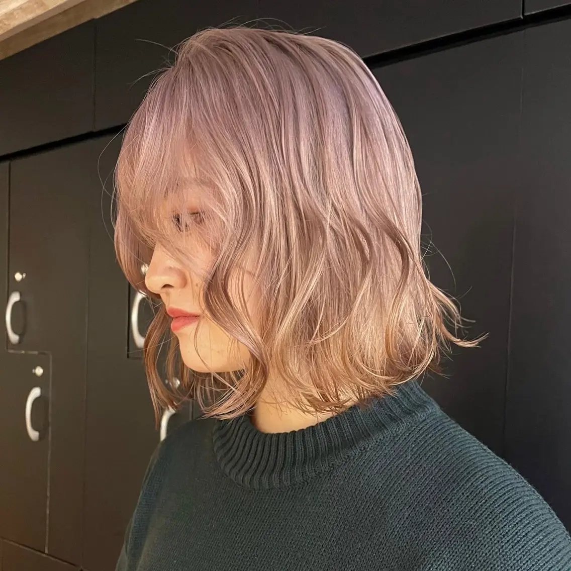 ショート カラー ヘアアレンジ ベージュカラー ブリーチ ケアブリーチ ホワイトベージュ ボブハイトーン🦖 デザインMAMIのヘアスタイル
