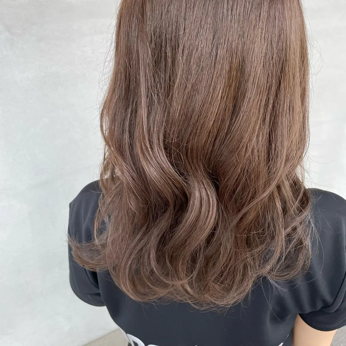 セミロング カラー グレージュ ヘアカラー 小森 樹奈のヘアスタイル