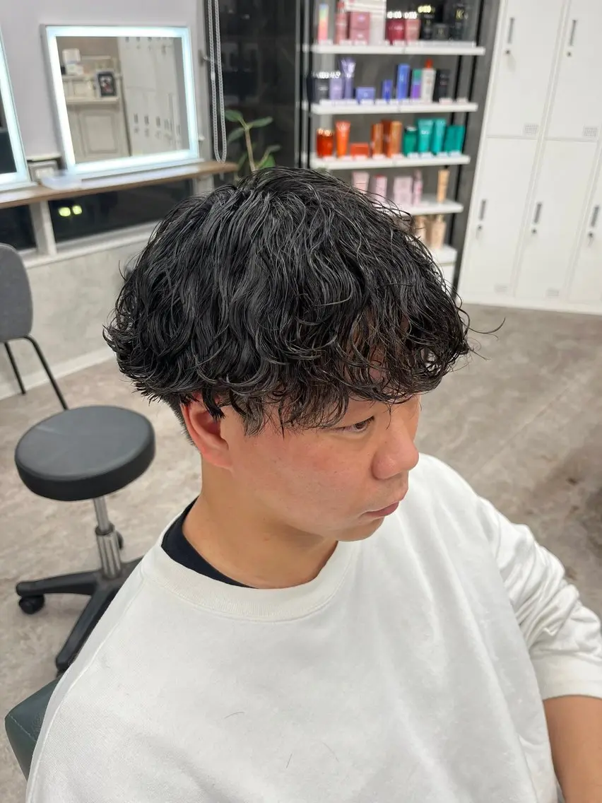 パーマ メンズ カット ヘアカラー ☘️上村 ☘️髪質 改善/透明感カラーのヘアスタイル