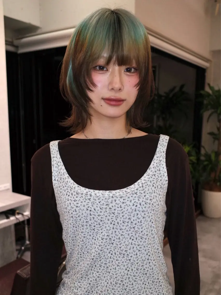 ハイブリーチ(リタッチ) +カラー + デザインカラー + トリートメントの写真