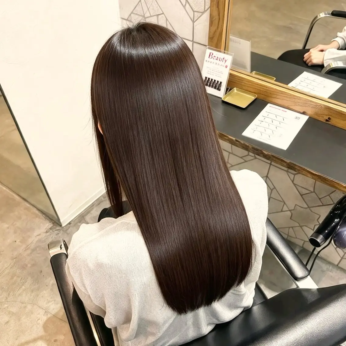 セミロング カラー カット トリートメント ヘアセット ✨傷まないカラー ✨縮毛矯正✨レオンのヘアスタイル