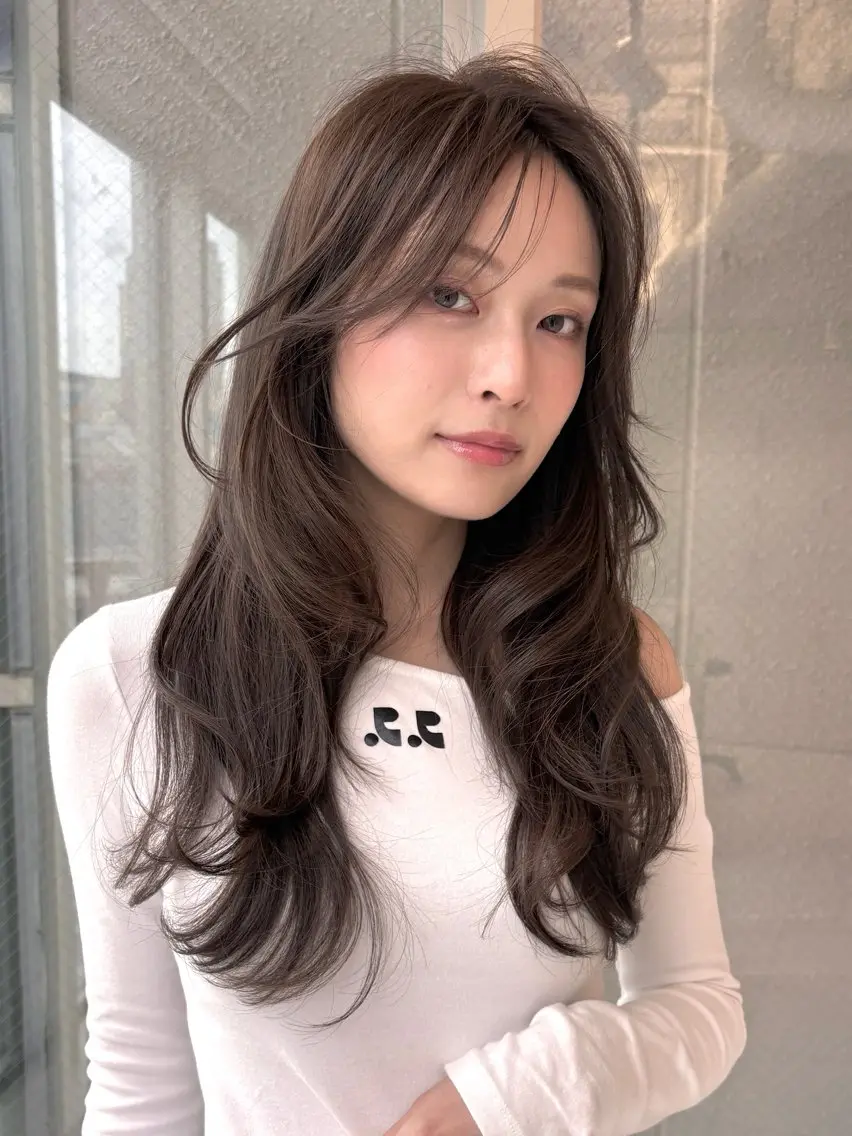 ロング カラー ロングレイヤー ベージュカラー ダブルカラー ヘーゼル イルミナカラー カット ヘアカラー トリートメント ボブ・レイヤーカット 吉敷航一のヘアスタイル