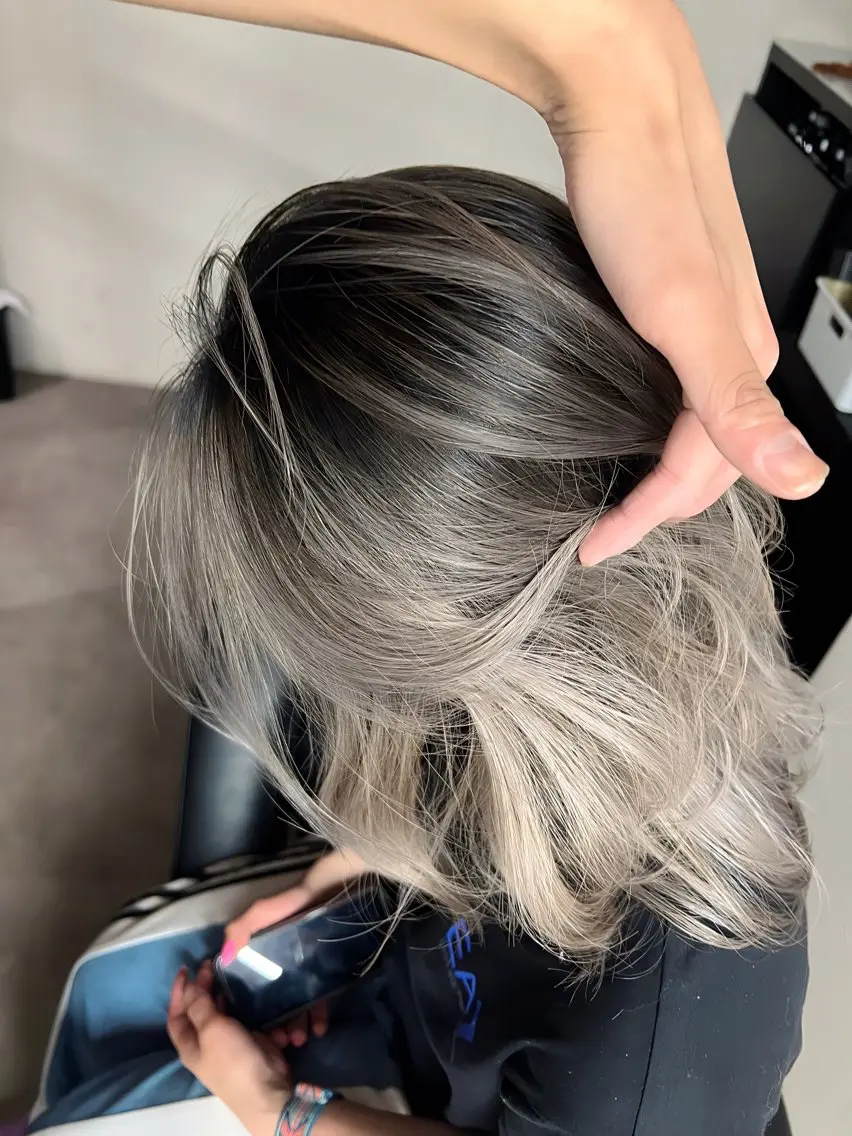 カラー ヘアカラー トリートメント 今が1番似合う自分に /志音のヘアスタイル