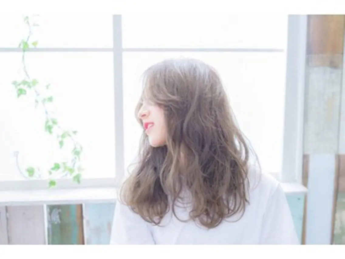 セミロング カラー パーマ ヘアアレンジ グレージュ ハイライトカラー 外国人風カラー ハイライト ✨ハイクオリティ✨ 山本香也のヘアスタイル