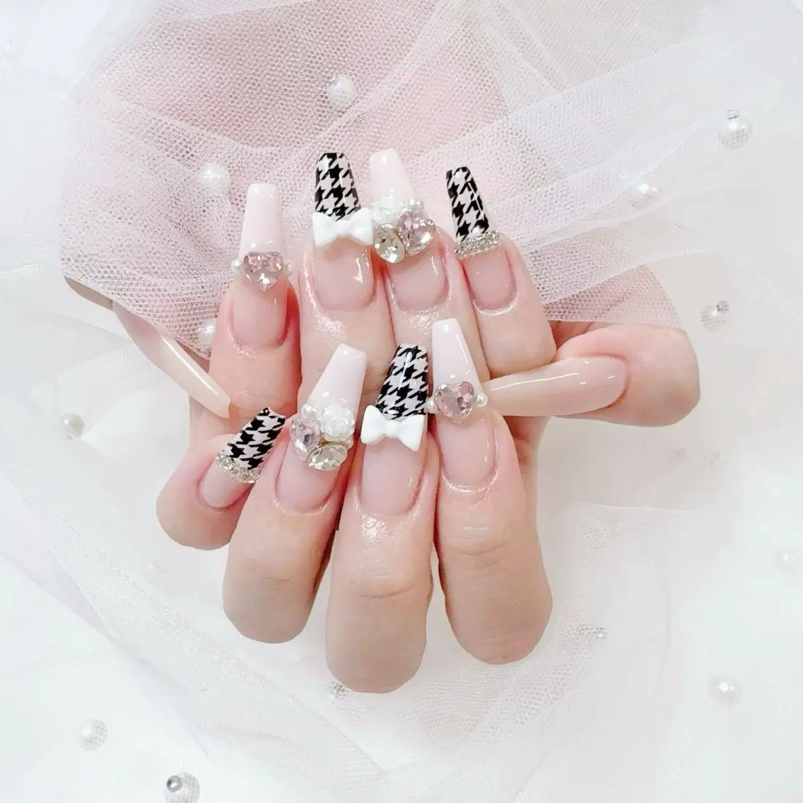 ネイル マグネットネイル ピンク ネイルチップ 冬ネイル Lee Nailsのネイルデザイン