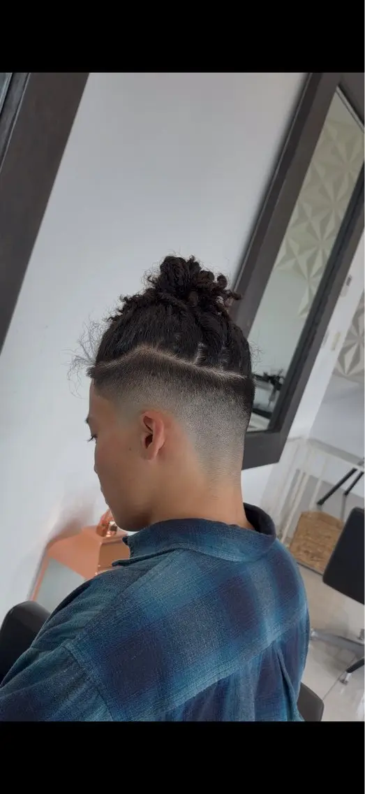 ミディアム パーマ メンズ TIDEHAIR 志羽のヘアスタイル