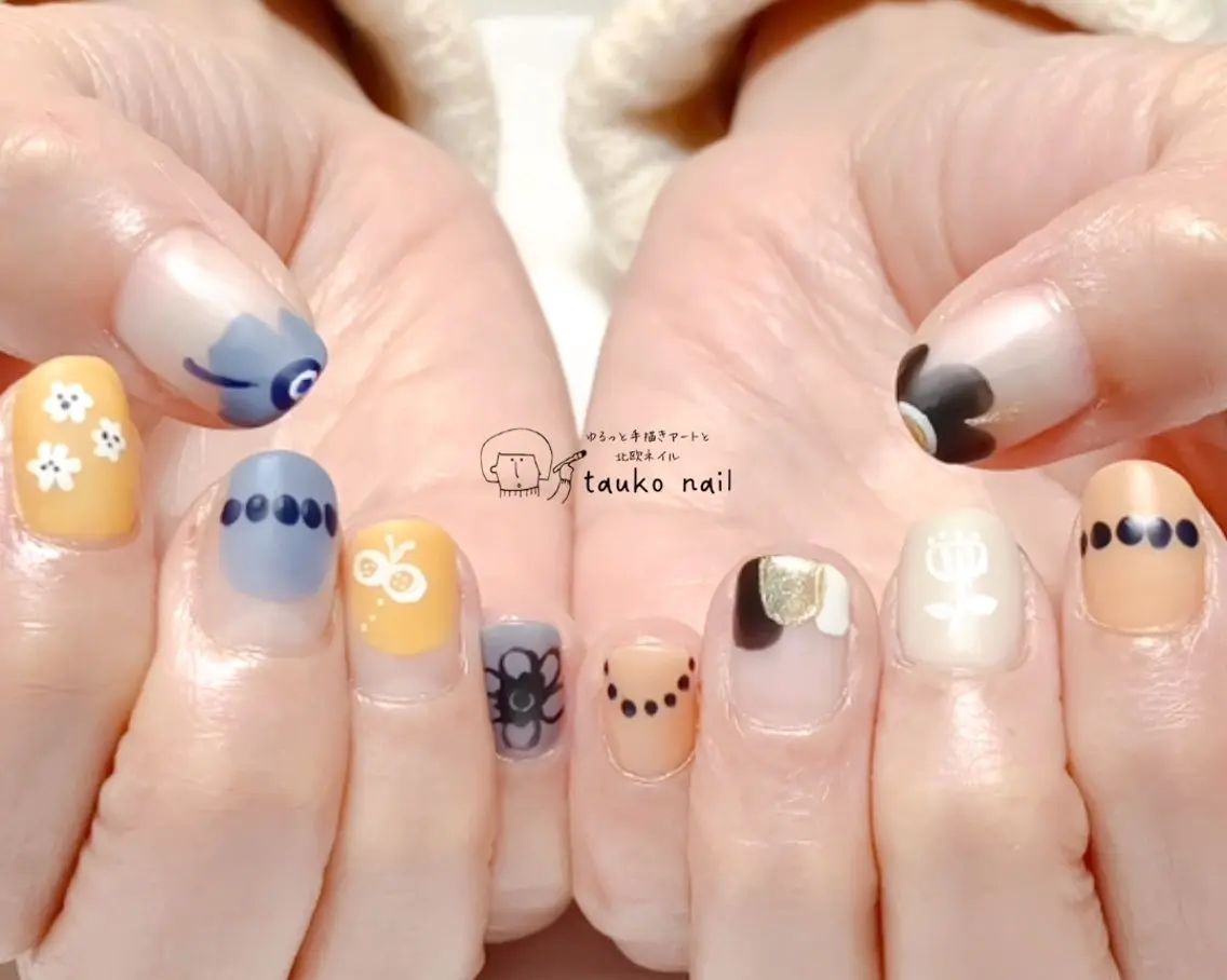 ネイル ブルー 黄色 ハンドネイル tauko nailのネイルデザイン