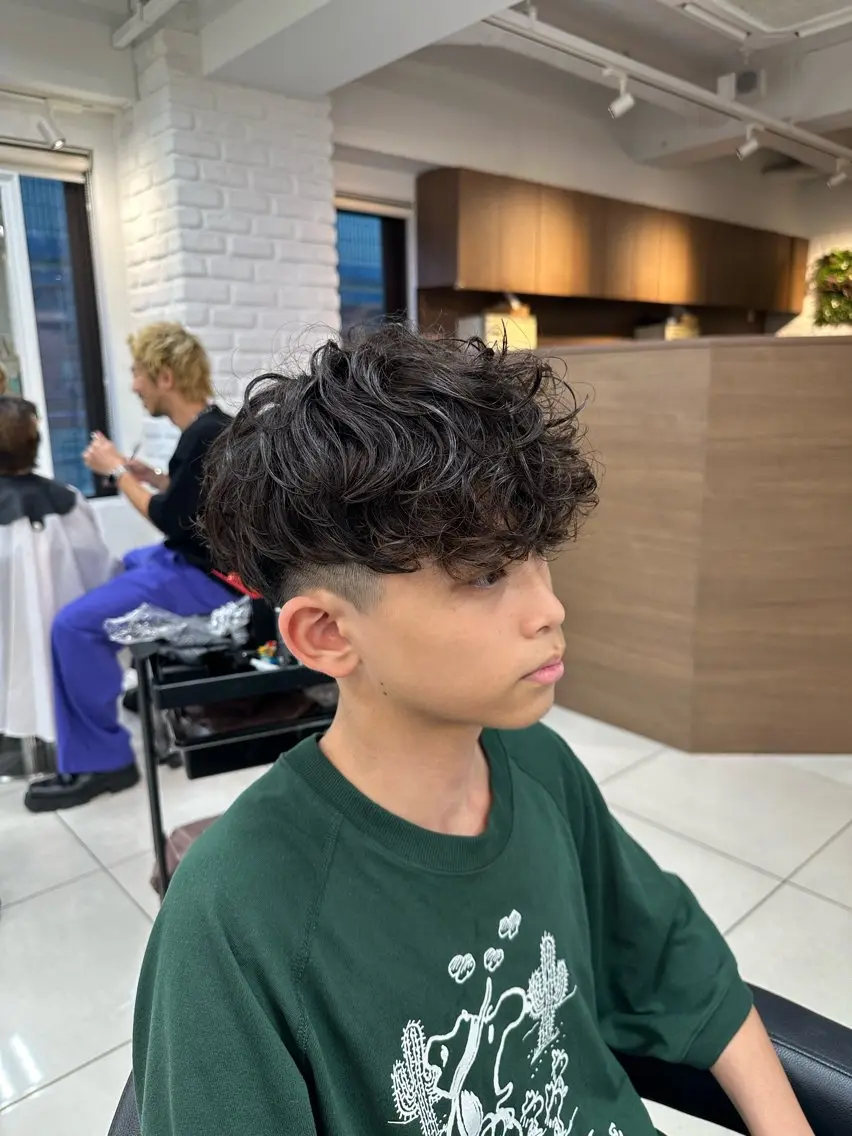 ショート パーマ メンズ スペインカール カット パーマ トリートメント フェザーパーマ職人 🪶ryosukeのヘアスタイル