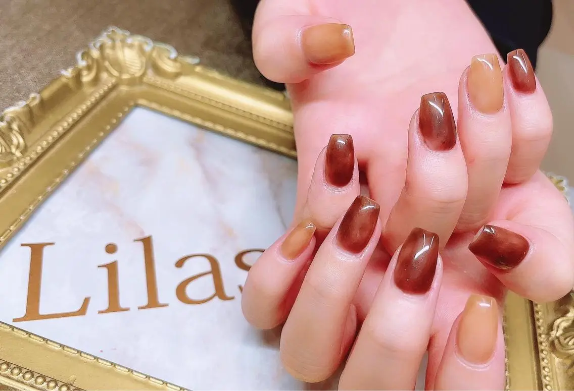 ネイル べっ甲ネイル ブラウン ジェルネイル ゴールド ハードジェル Lilas Nailのネイルデザイン