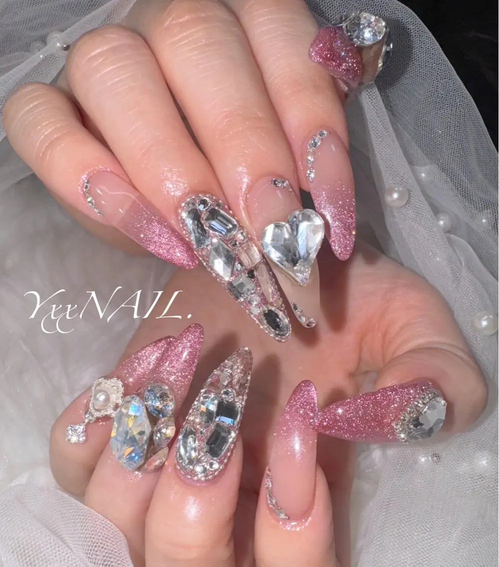 ネイル キラキラネイル 韓国ネイル マグネットネイル ニュアンスネイル 夏ネイル プライベートサロン 🩵YxxNAIL.のネイルデザイン