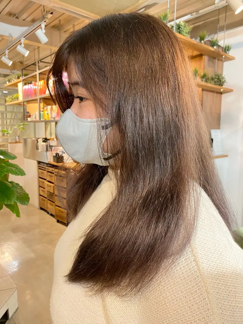 ロング カラー 白上 愛佳のヘアスタイル