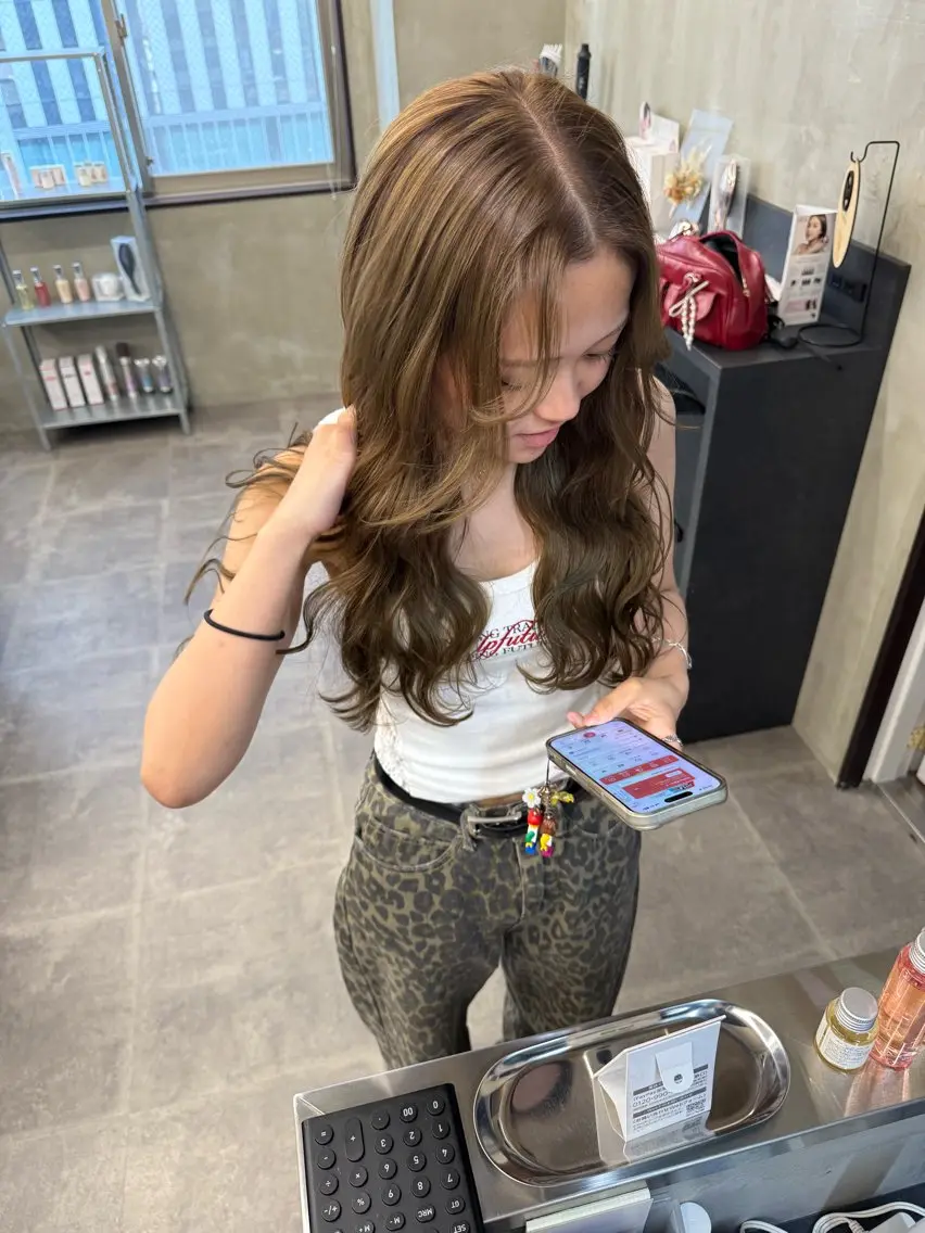 ロング カラー ブリーチ ダブルカラー ブリーチなしカラー オリーブカラー ヘアカラー トリートメント M CHIHIROのヘアスタイル