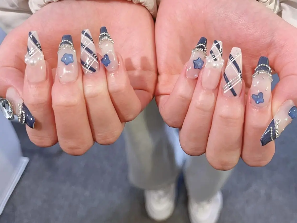 ネイル オーロラネイル 長さ出し フットネイル フレンチネイル ジェルネイル Yuu🎀 Belle Nailのネイルデザイン