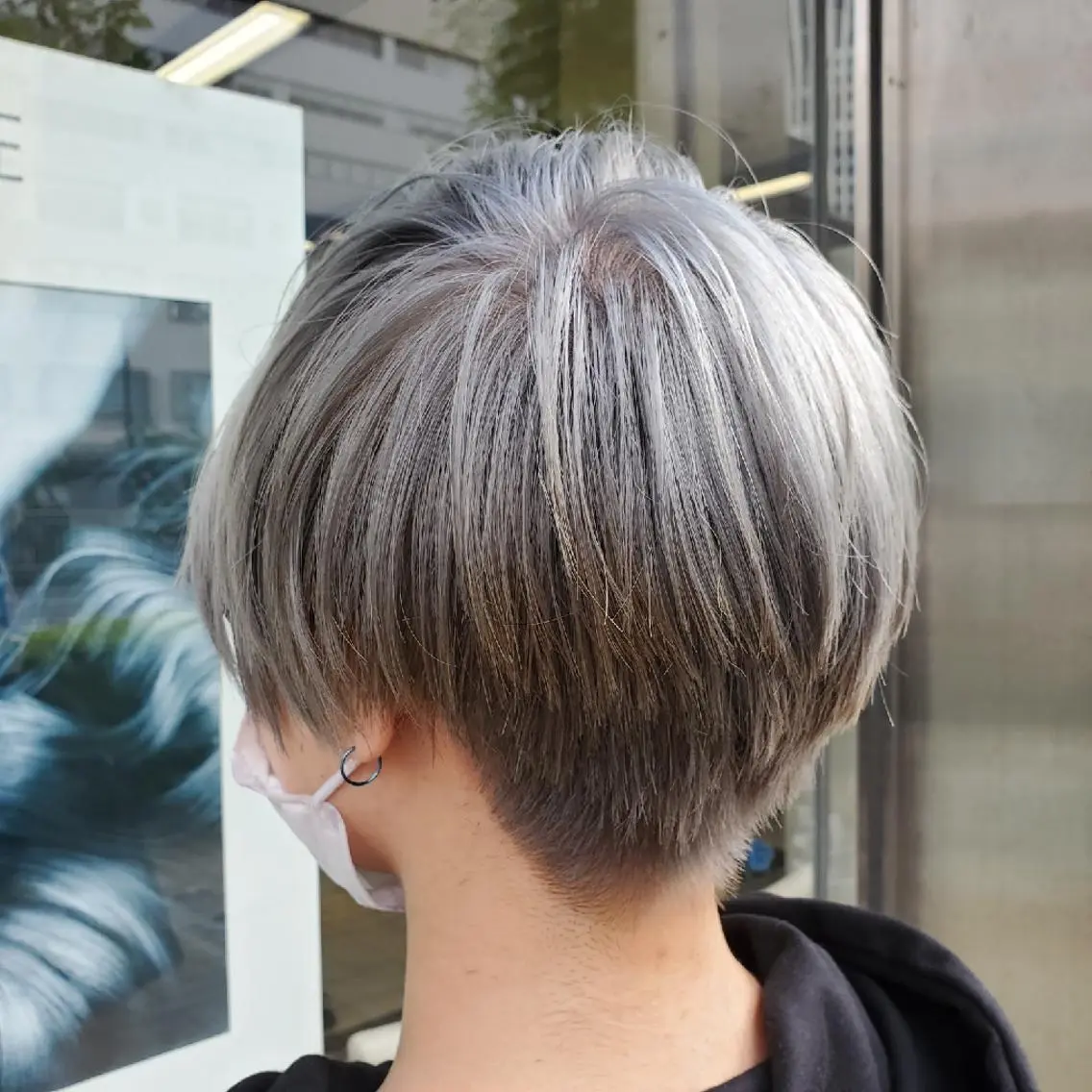 ショート カラー シルバー 推しアニメカラー🌈 ツヤ透明感カラー🦄のヘアスタイル