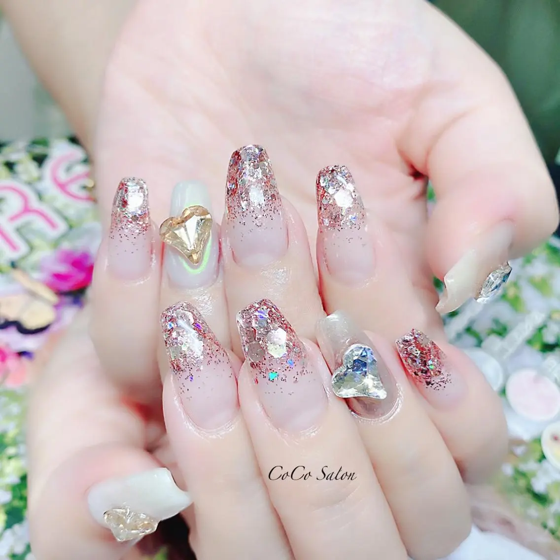 ネイル 成人式 長さ出し ジェルネイル ゴールド グラデーション CoCoSalon ネイル/まつ毛予約のネイルデザイン