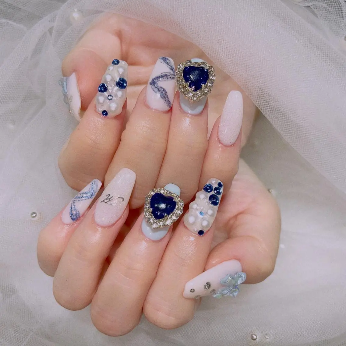 ネイル ハンドネイル Queens ciciのネイルデザイン