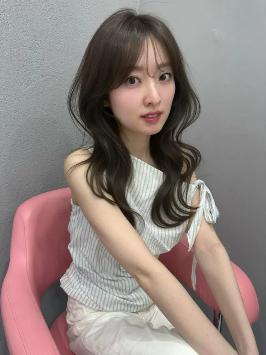 ロング 顔まわりレイヤー 顔周りカット 韓国風ヘア レイヤーカット カット ヘアカラー トリートメント 顔周り/透明感カラー REINA𓍯のヘアスタイル