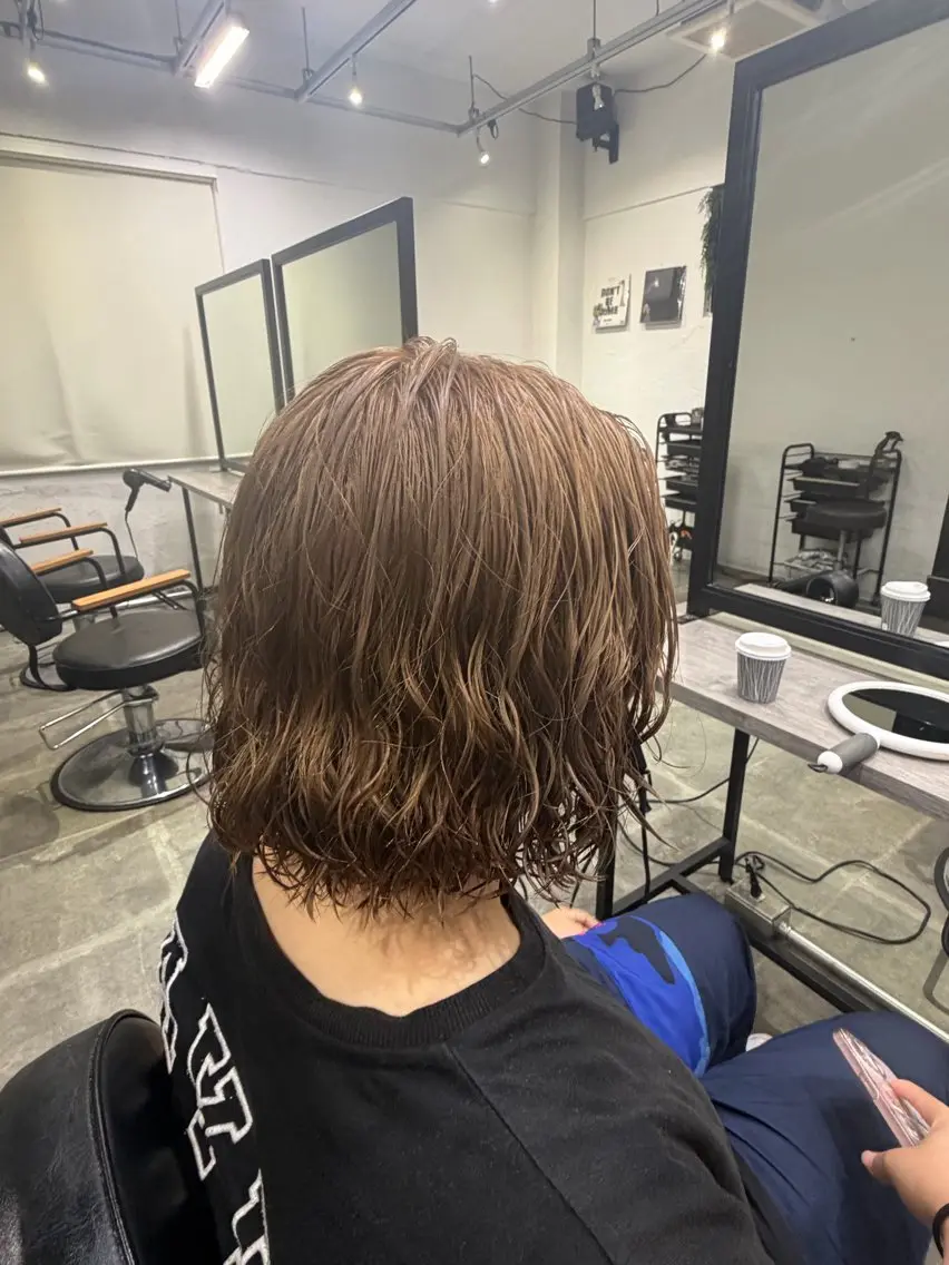 ショート カラー ブリーチ ダブルカラー 岩田 柊憂花のヘアスタイル