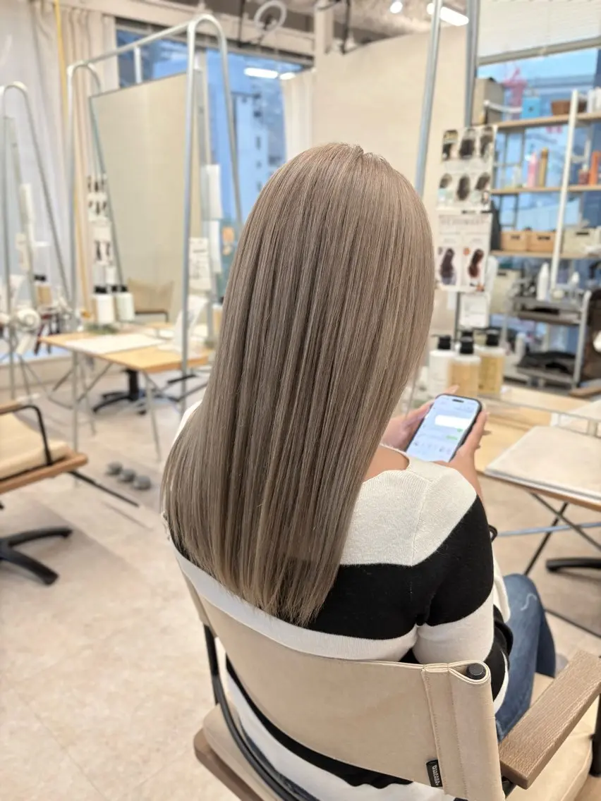 ミディアム ヘアカラー 艶感カラー🫧三浦 衣織のヘアスタイル