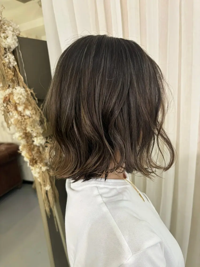 ミディアム ハイライト ヘアカラー 伊東 彩花のヘアスタイル