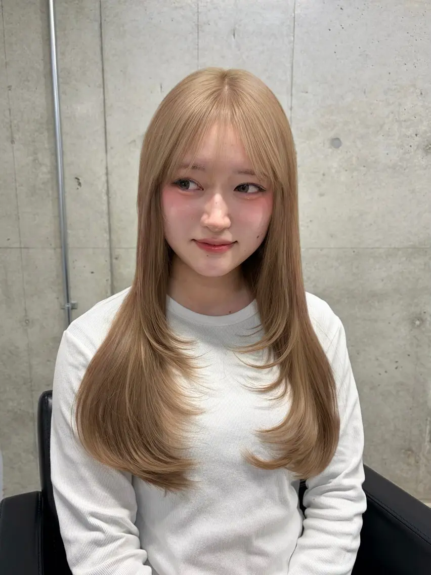 ロング カラー ベージュカラー ブリーチ 透明感カラー ミルクティーベージュ レイヤーカット lafit kaede/韓国ヘアのヘアスタイル